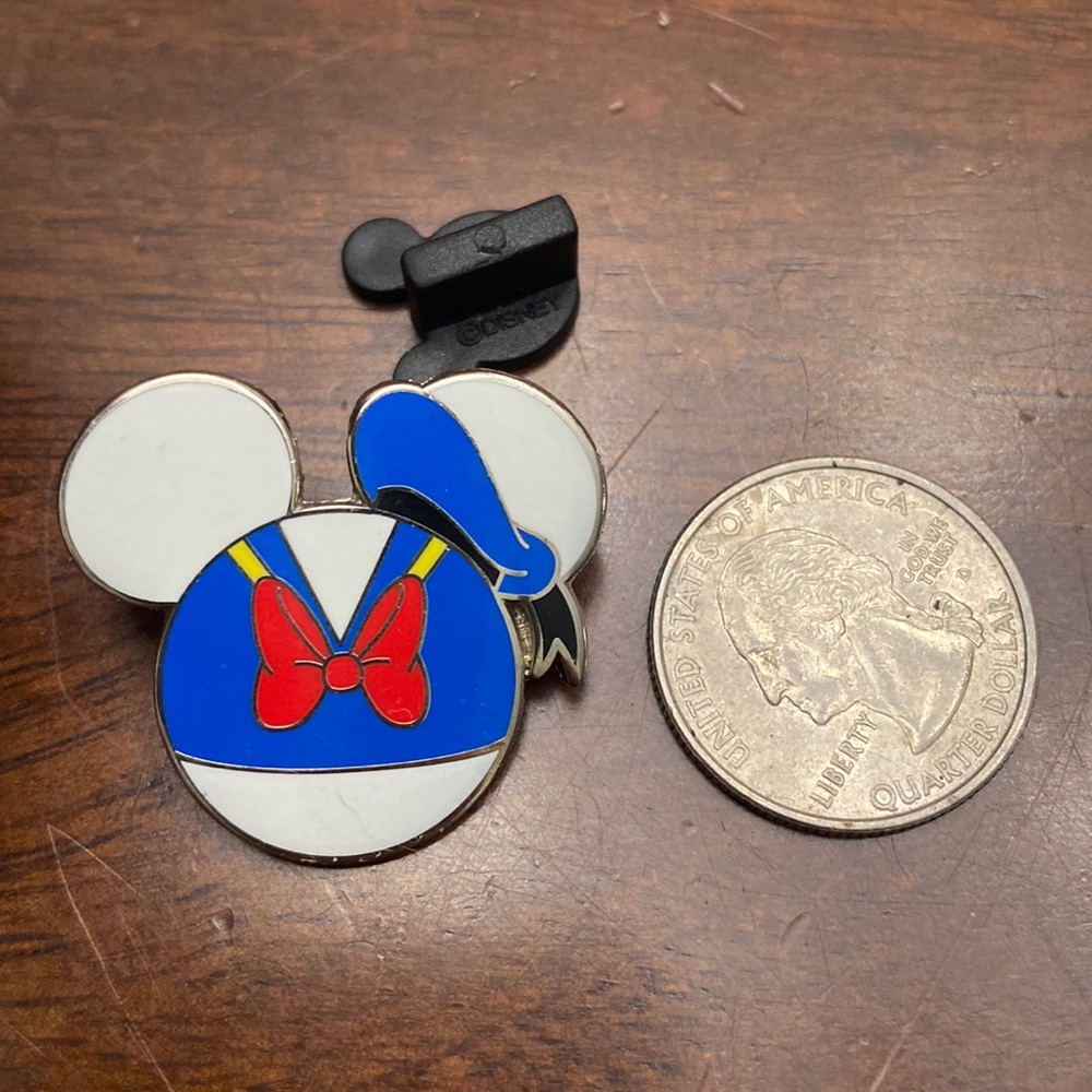 Disney Donald Duck Mickey Icon Pin